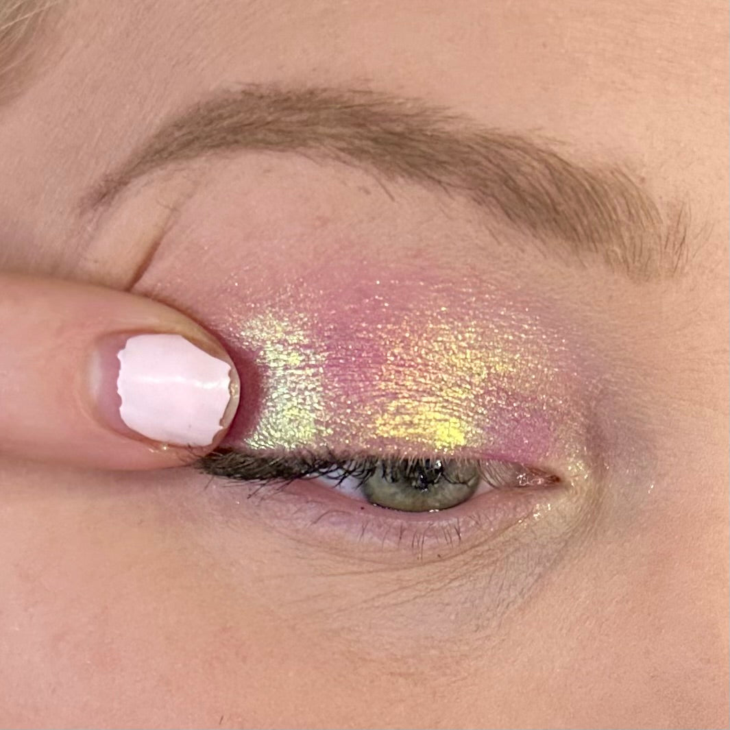 Multi-Chrome Shimmer Eyeshadow In Compact Case