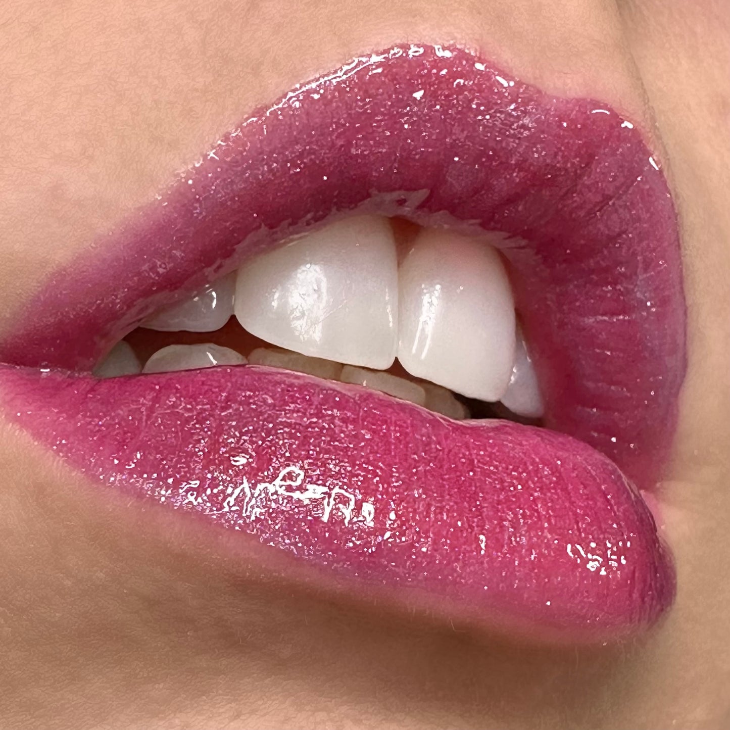 Hydrating Lip Gloss – Smooth, Non-Sticky, and Ultra-Hydrating