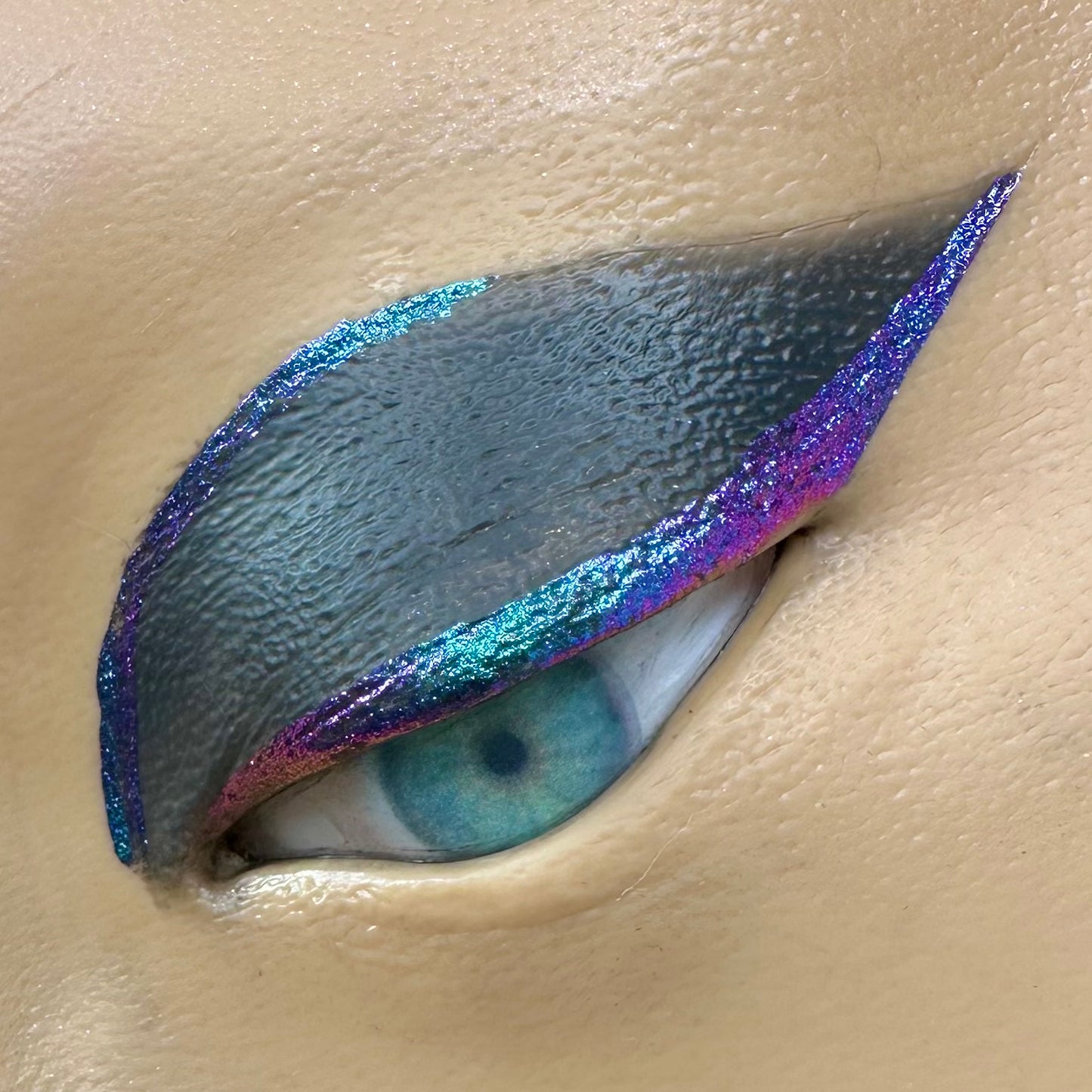 Single Multichrome Liquid Eyeliners