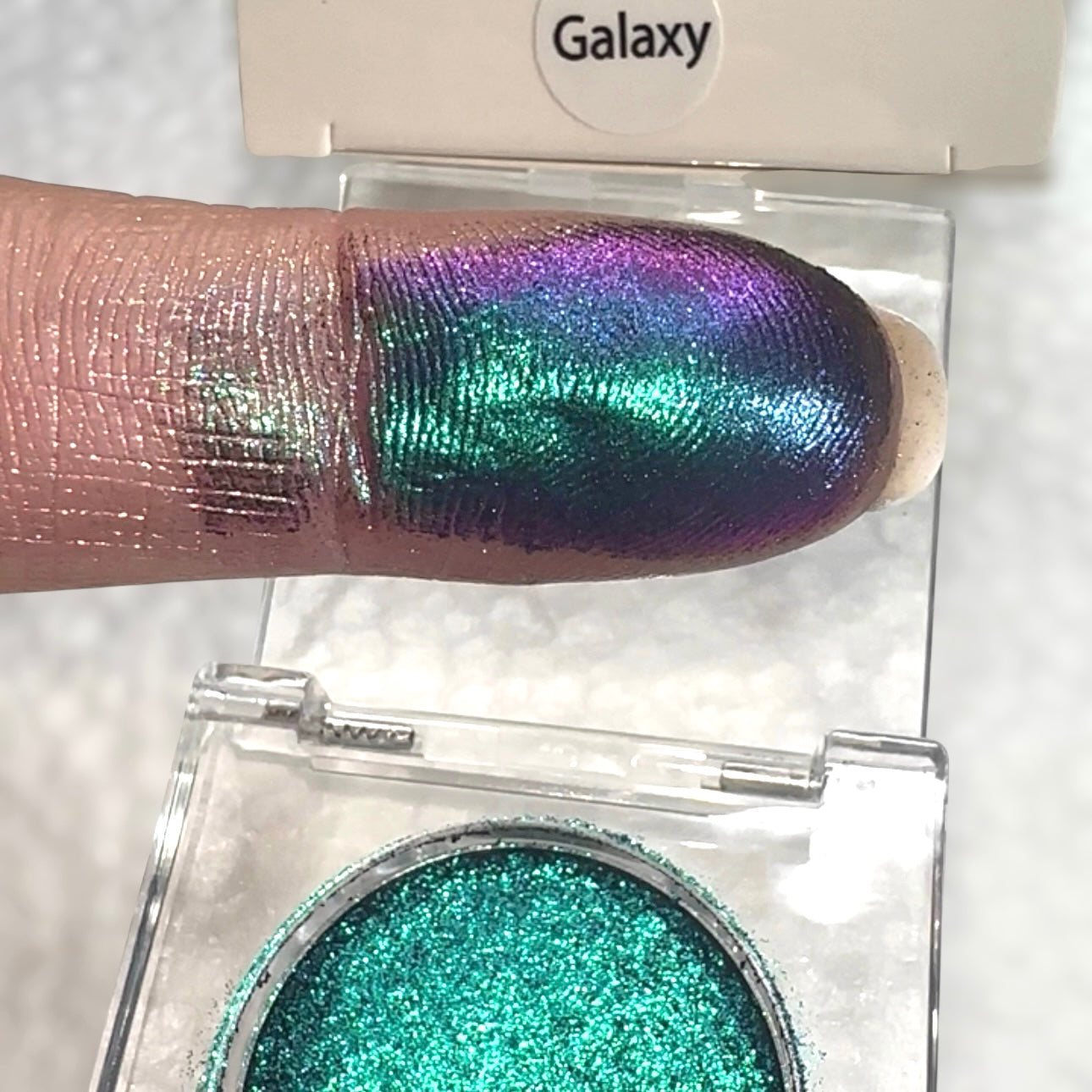 Multi-Chrome Shimmer Eyeshadow In Compact Case