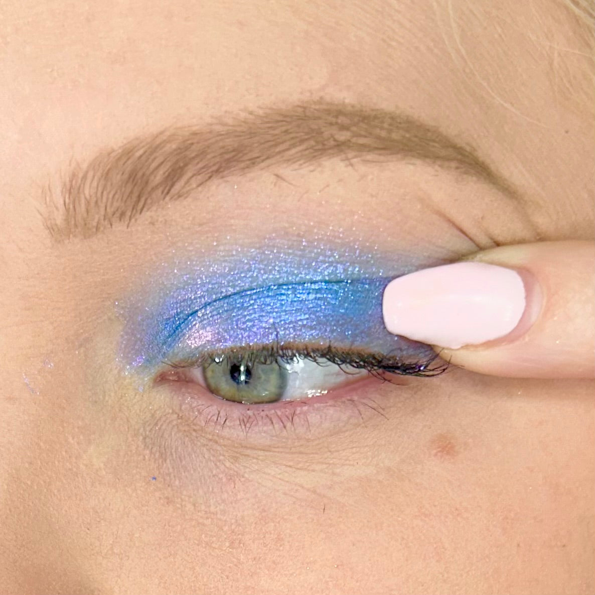 Multi-Chrome Shimmer Eyeshadow In Compact Case