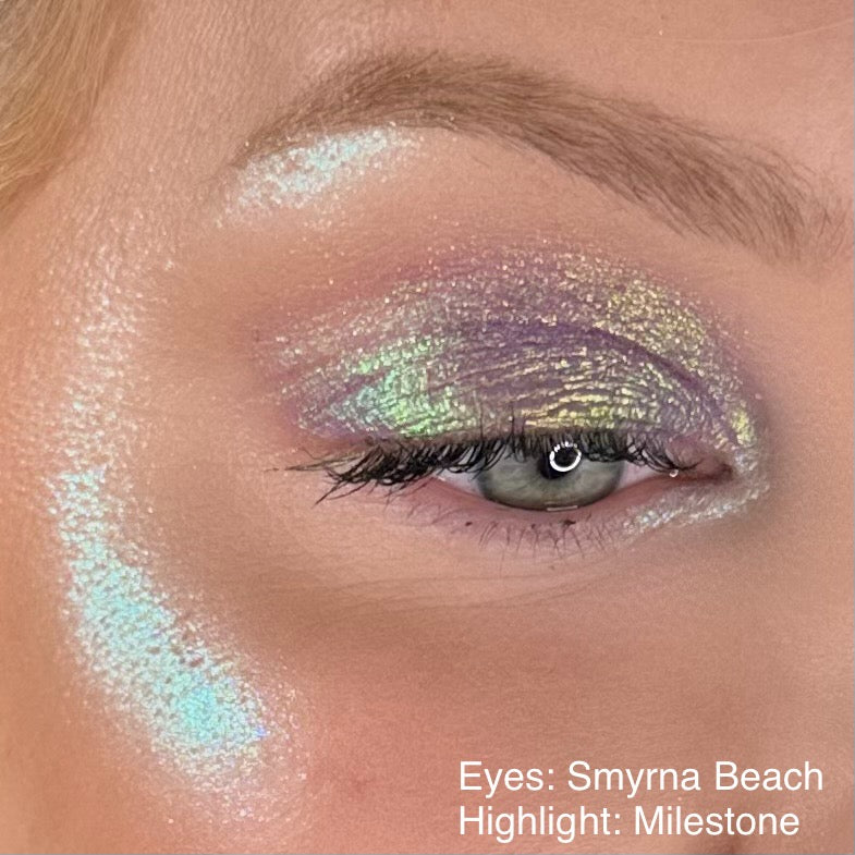 Multi-Chrome Shimmer Eyeshadow In Compact Case