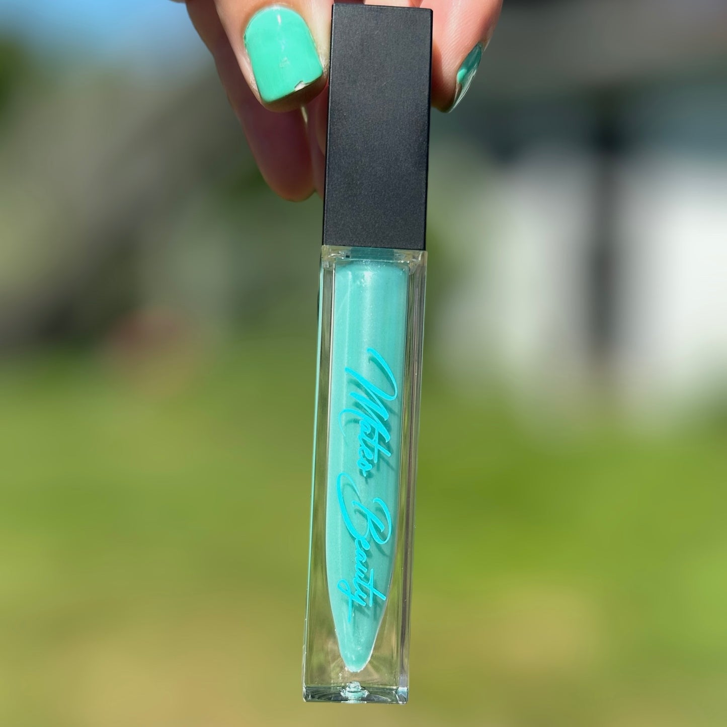 Hydrating Lip Gloss – Smooth, Non-Sticky, and Ultra-Hydrating