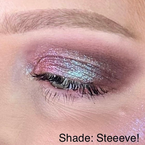 Multi-Chrome Shimmer Eyeshadow In Compact Case